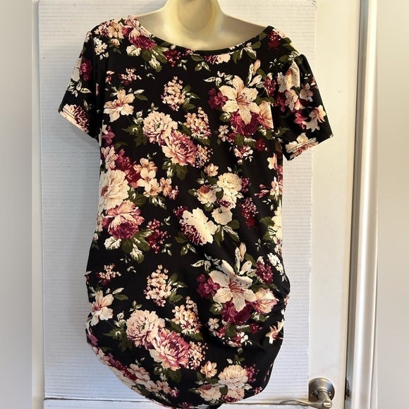 Duetime Maternity black Floral Top with ruched sides in Size Large. J9 - Picture 2 of 10